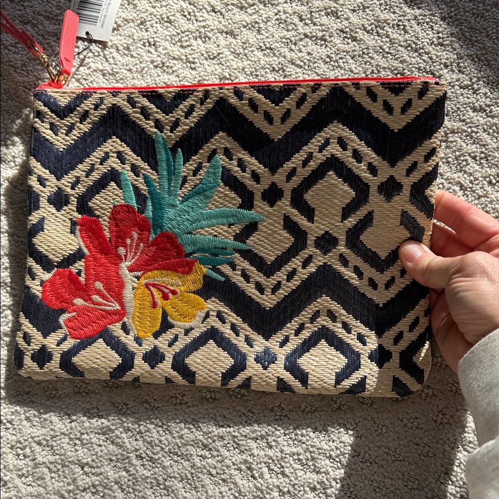 Vera Bradley Geometric Floral Clutch in Black and Cream